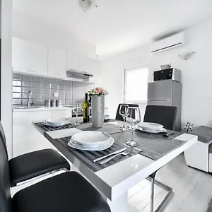 https://deluxe-apartments-frani.hotelinzadar.com
